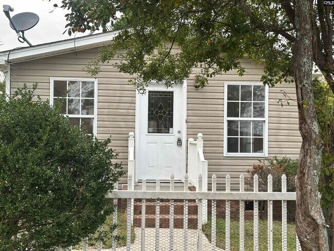 Building Photo - 221 Bentgrass Ln