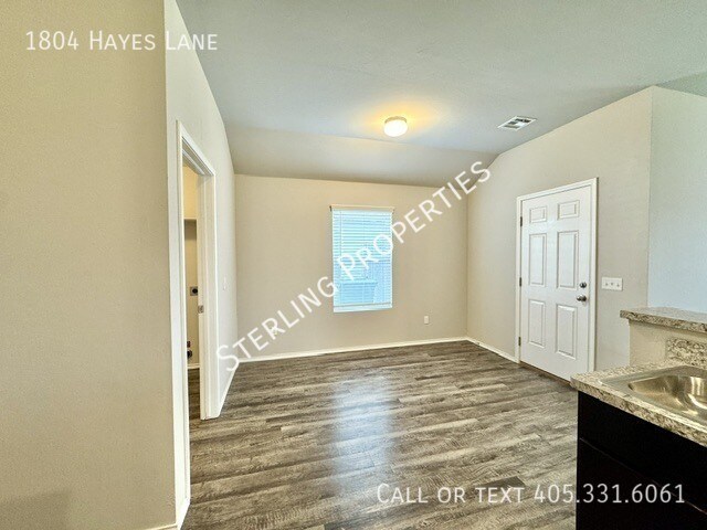 Building Photo - 1804 Hayes Ln