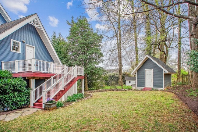 Building Photo - Stunning and Spacious Single Family Home S...