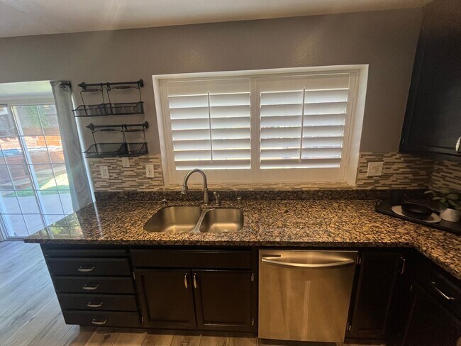 Building Photo - Nice 3 bedroom family home for rent in great Rocklin location