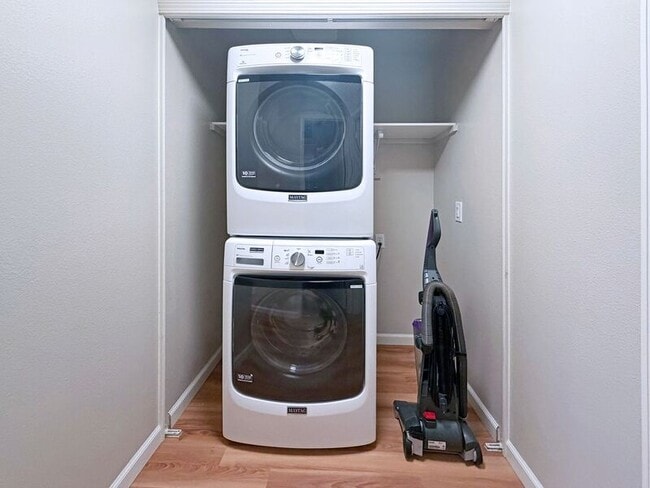 Building Photo - 573 Hanover St