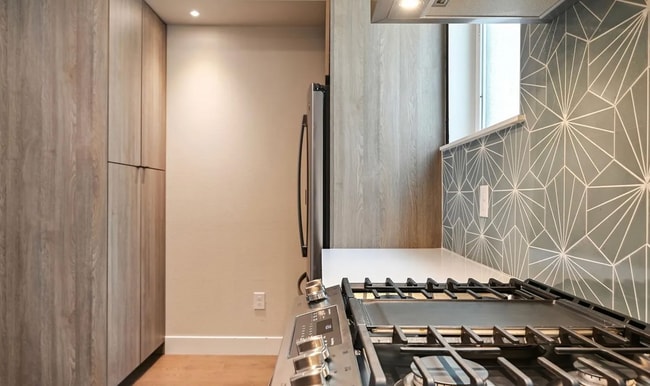 Building Photo - 2870 Tremont Pl