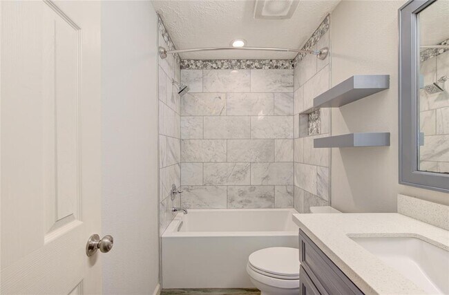 Building Photo - 4705 Dogwood Dr
