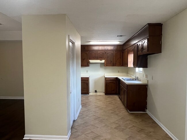 Building Photo - Cute Home in Cochran