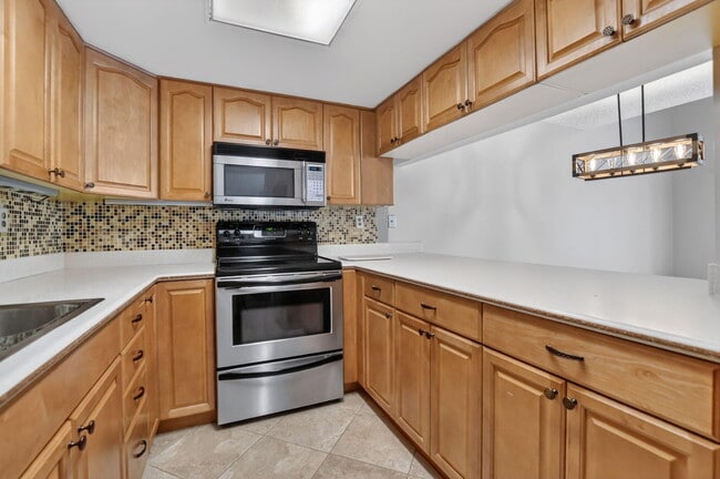 Building Photo - 243 NW 45th Ave