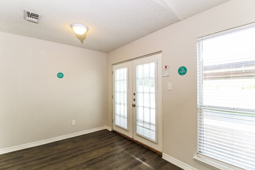 Building Photo - 1517 Caplin Dr