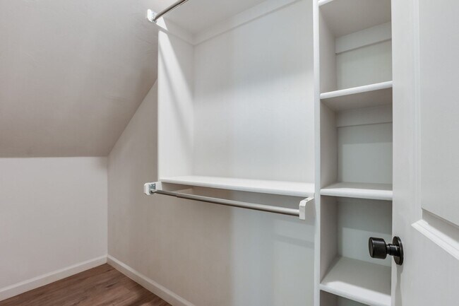 Building Photo - Urban living in Edmond