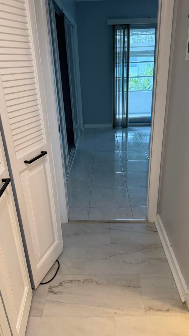 Building Photo - 52 Newport Ct