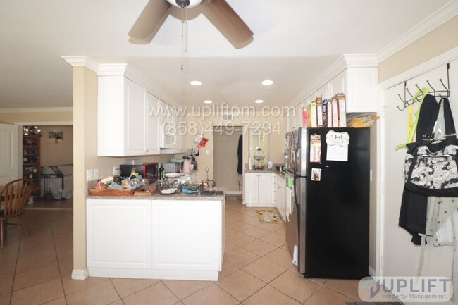 Building Photo - 5 Bedroom 2 Bath Home In Oceanside ** Move In Special $300 Off First Month's Rent**