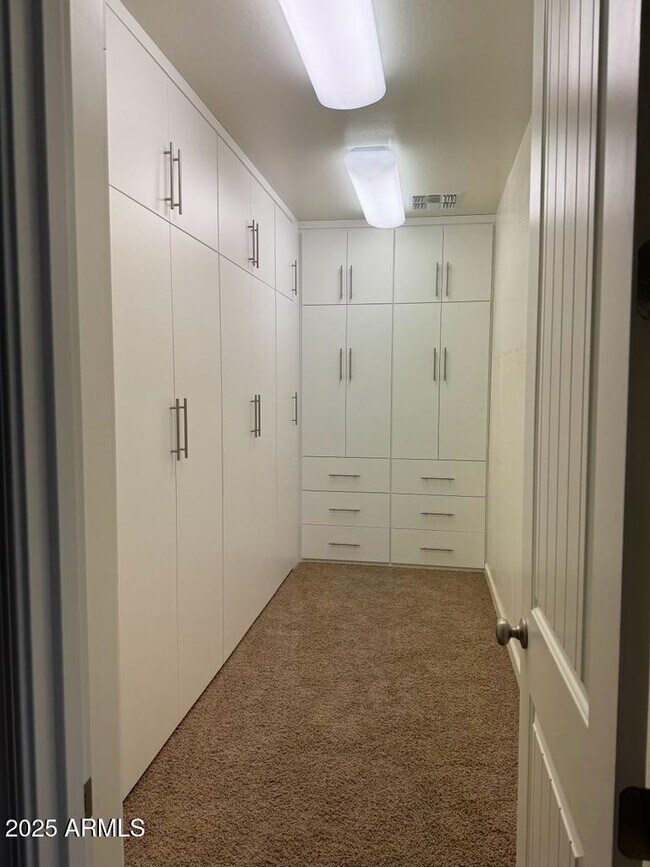 Building Photo - 4435 S Squires Ln