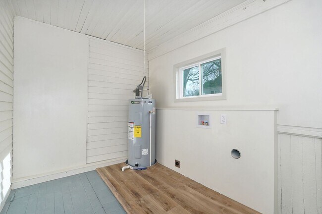 Building Photo - Remodeled 2 bedroom, 1 bathroom home for r...