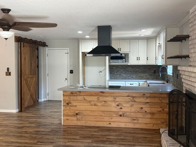 Building Photo - Hilmar Home for rent 3 bed 2 bath