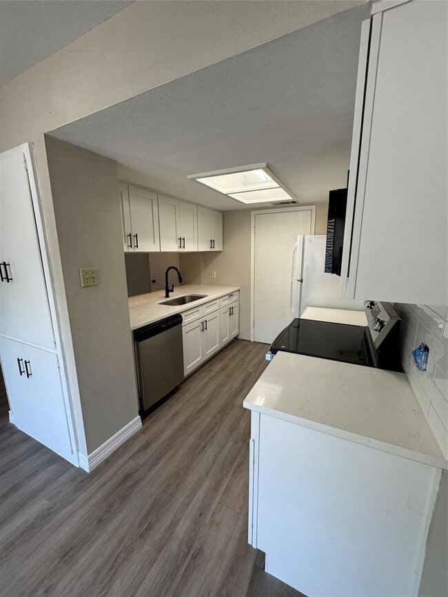 Building Photo - 9100 Mountain Ridge Dr