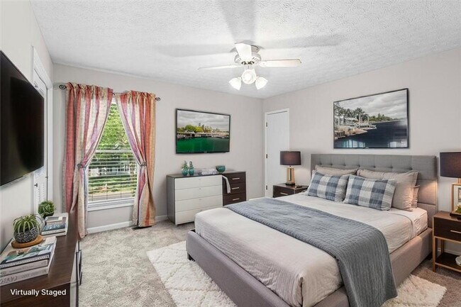 Building Photo - 2420 Castle Ln NE