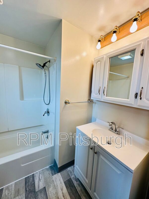Building Photo - 933 Josephine St