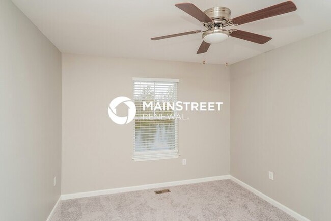 Building Photo - 3 Bedroom Pet-Friendly Home in Jeffersonville, IN with Main Street Renewal
