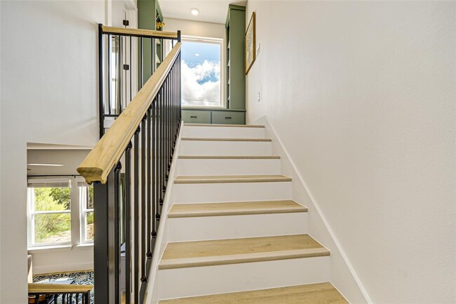 Building Photo - 10636 Lake Park Dr
