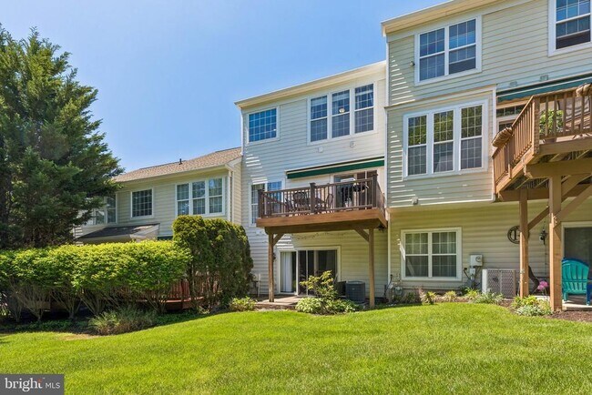 Building Photo - 15 Charter Oak Ct