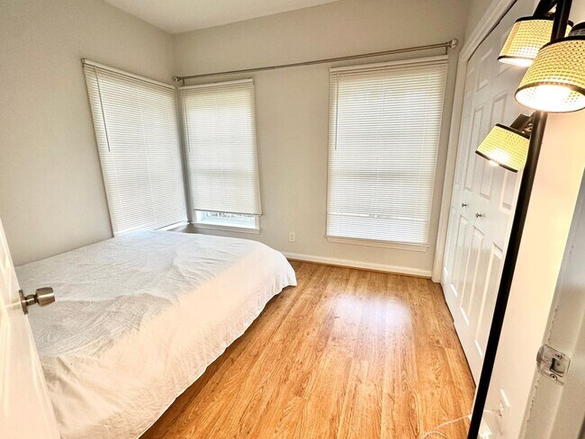 Building Photo - Devon Wood Community 2 Bd 2 Bath Available For Rent Including All Amenities