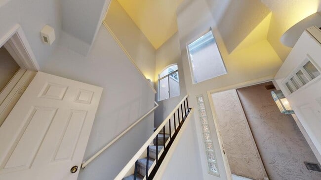 Building Photo - 7254 Shoreline Dr