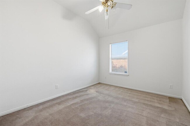 Building Photo - 1665 Amberwood Loop