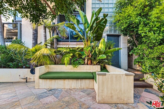 Building Photo - 11 Voyage St