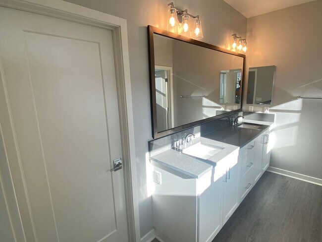 Building Photo - Brand New Home