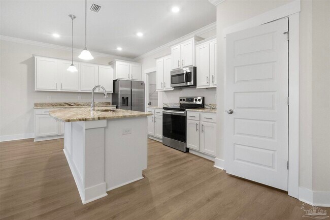 Building Photo - 704 Brambling Ct