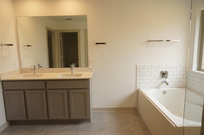Building Photo - 3966 Canyon Shore Ln