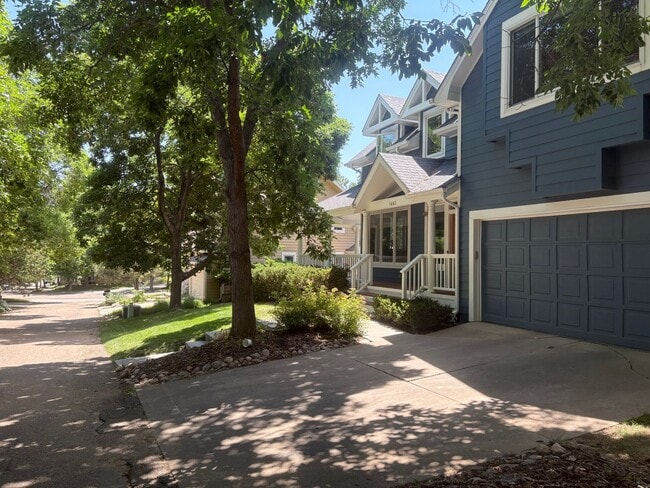 Building Photo - Furnished or Unfurnished: Updated 4 Bed 3....