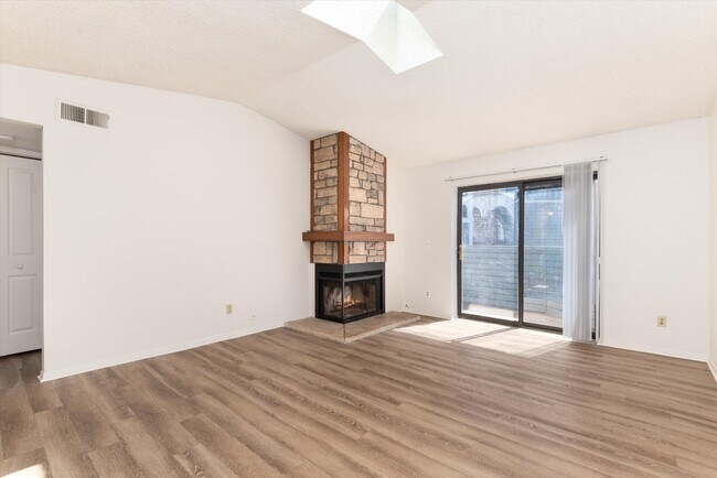 Building Photo - 923 S Zeno Way