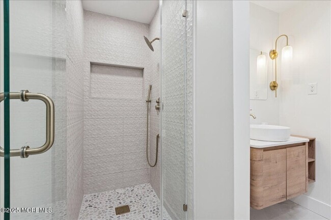 Building Photo - 18 Oak Knl Dr