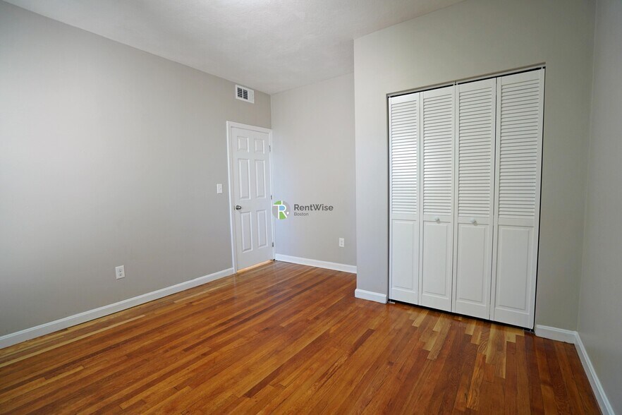 Building Photo - 14 Lorraine Ter