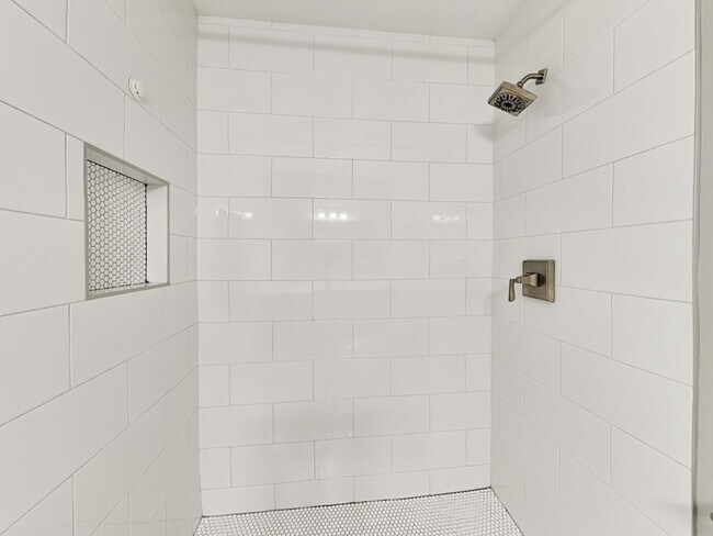 Building Photo - 325 Towergate Pl