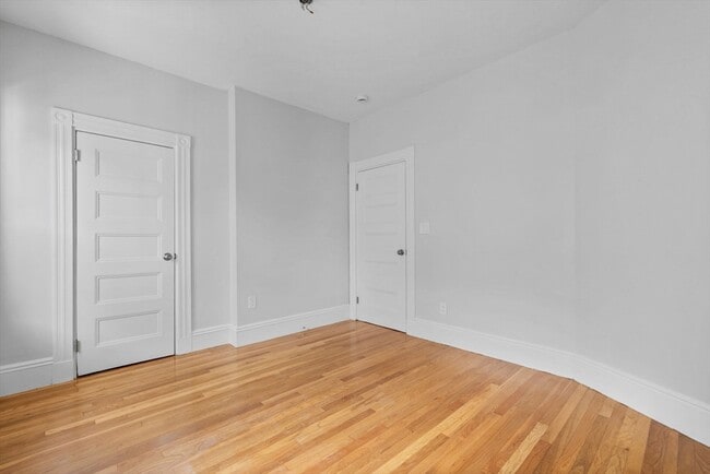 Building Photo - 67 Romsey St