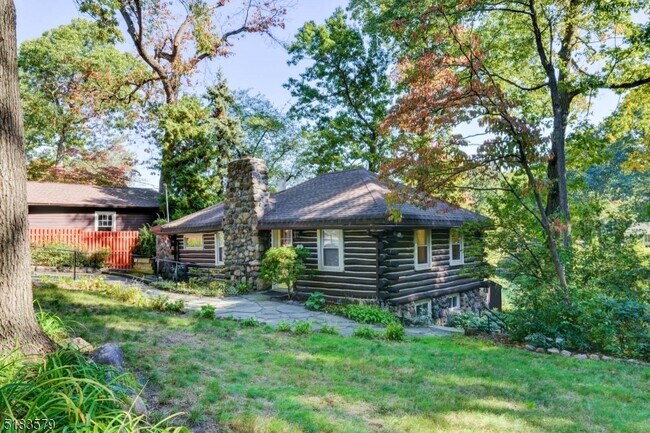 Building Photo - 15 Scenic Dr