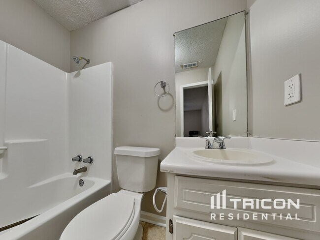 Building Photo - 65 Holly Creek Dr