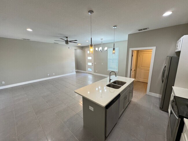 Building Photo - $500 OFF OF A MONTH OF RENT! Beautiful 4BD/2BA Home in Poinciana – No HOA Approval Needed! Pets W...