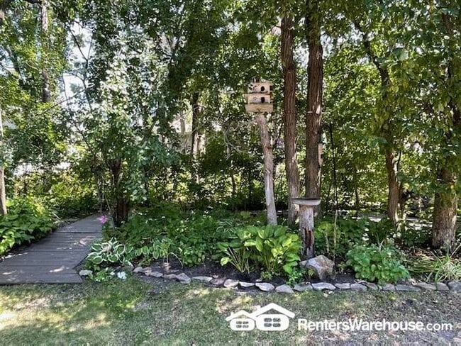 Building Photo - Unique 5BR/4BA 5 Level Home Available 11/4!