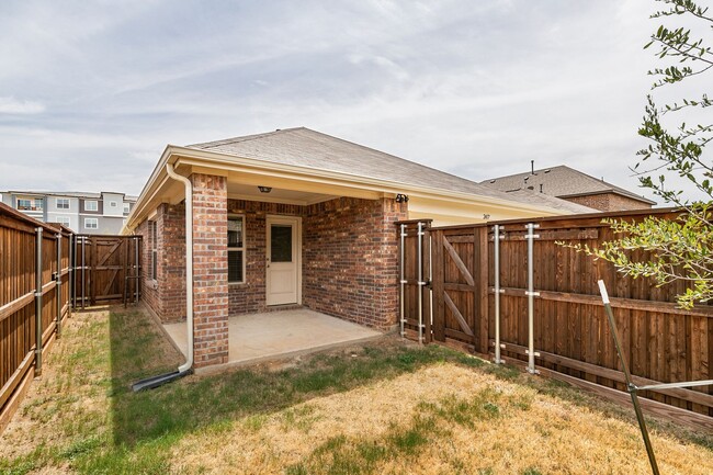 Building Photo - Great 4 Bdrm 2 Bath Home in Aubrey Tx