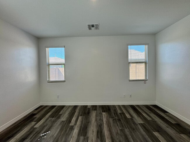 Building Photo - 9006 W Rancho Dr