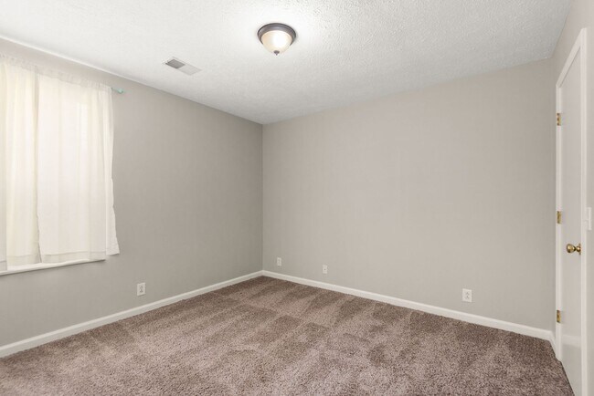 Building Photo - Highly sought after Chesney Glen division. 3 bedroom 2.5 Bath home in hermitage.