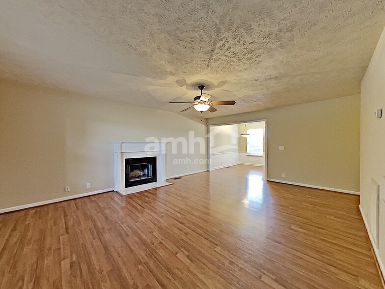 Building Photo - 2926 Windemere Dr