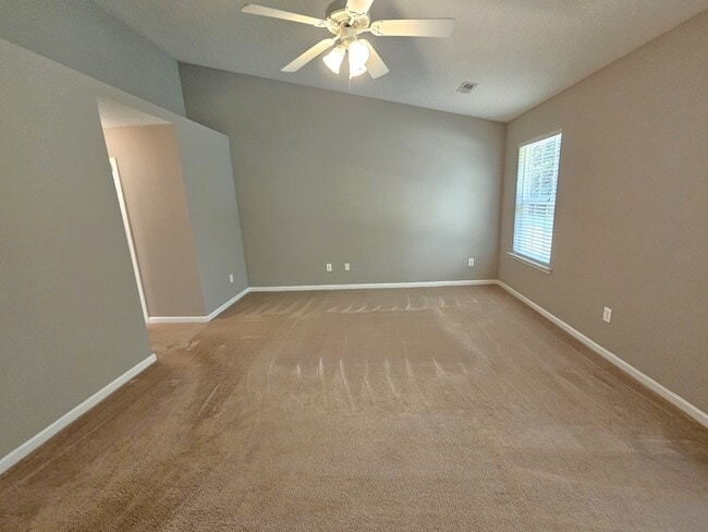 Building Photo - 35 Waukegan Way