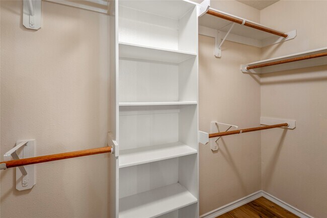 Building Photo - 22 Garden Lodge Pl