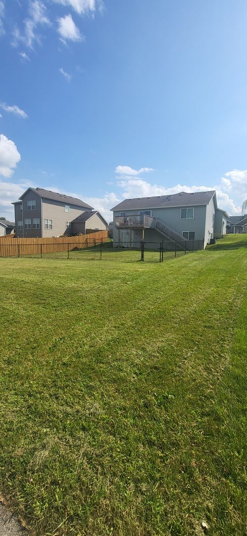 Building Photo - Dogs are welcome no cats this property does not participate in Section 8. Showing start December ...