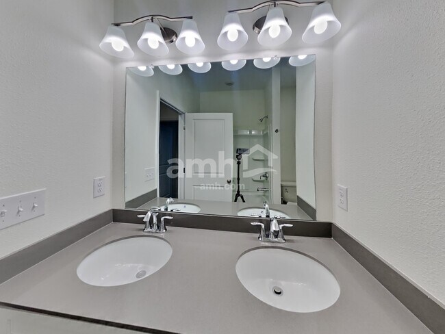 Building Photo - 33966 Thyme Dr