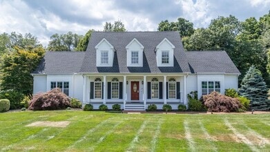 Building Photo - Charming Country Colonial on Cul-de-Sac, 4...