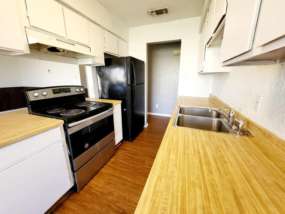 Building Photo - 4016 Eastridge Dr