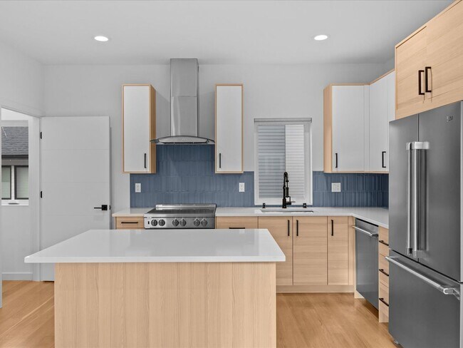 Building Photo - 2bd/1.75ba Seattle Home